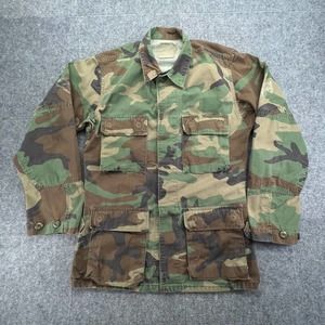 Vtg Distressed Military Woodland Camo Combat Field Jacket Mens Small Regular BDU